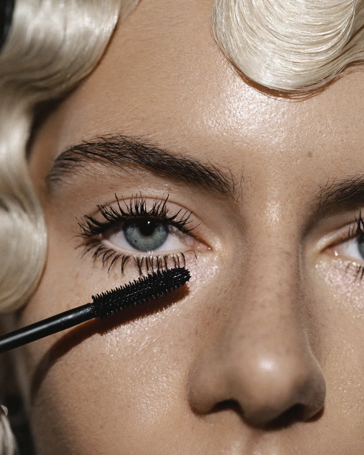 Mádara Brow Lash Duo kit regard mascara + booster 4,25+6 ml