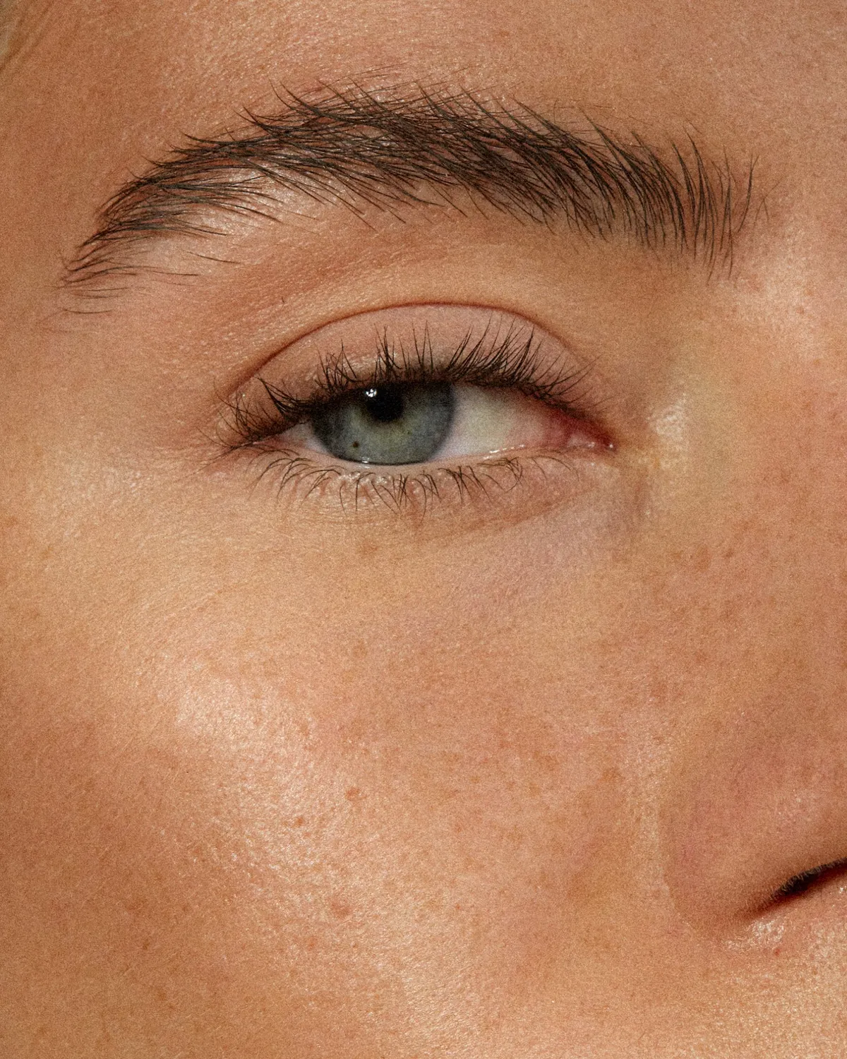 Mádara The Brow Pencil crayon sourcils 1g brun clair
