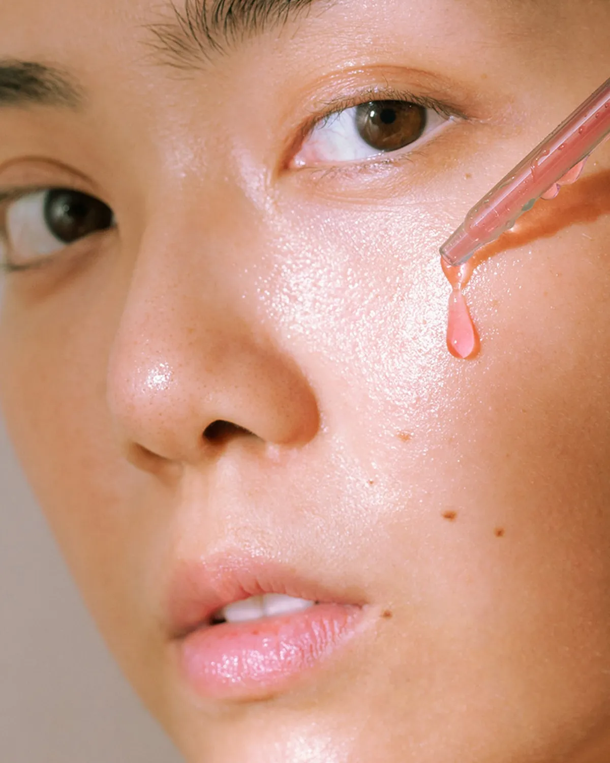 Mádara Hyaluron Intense Peel sérum nuit échantillon éclat