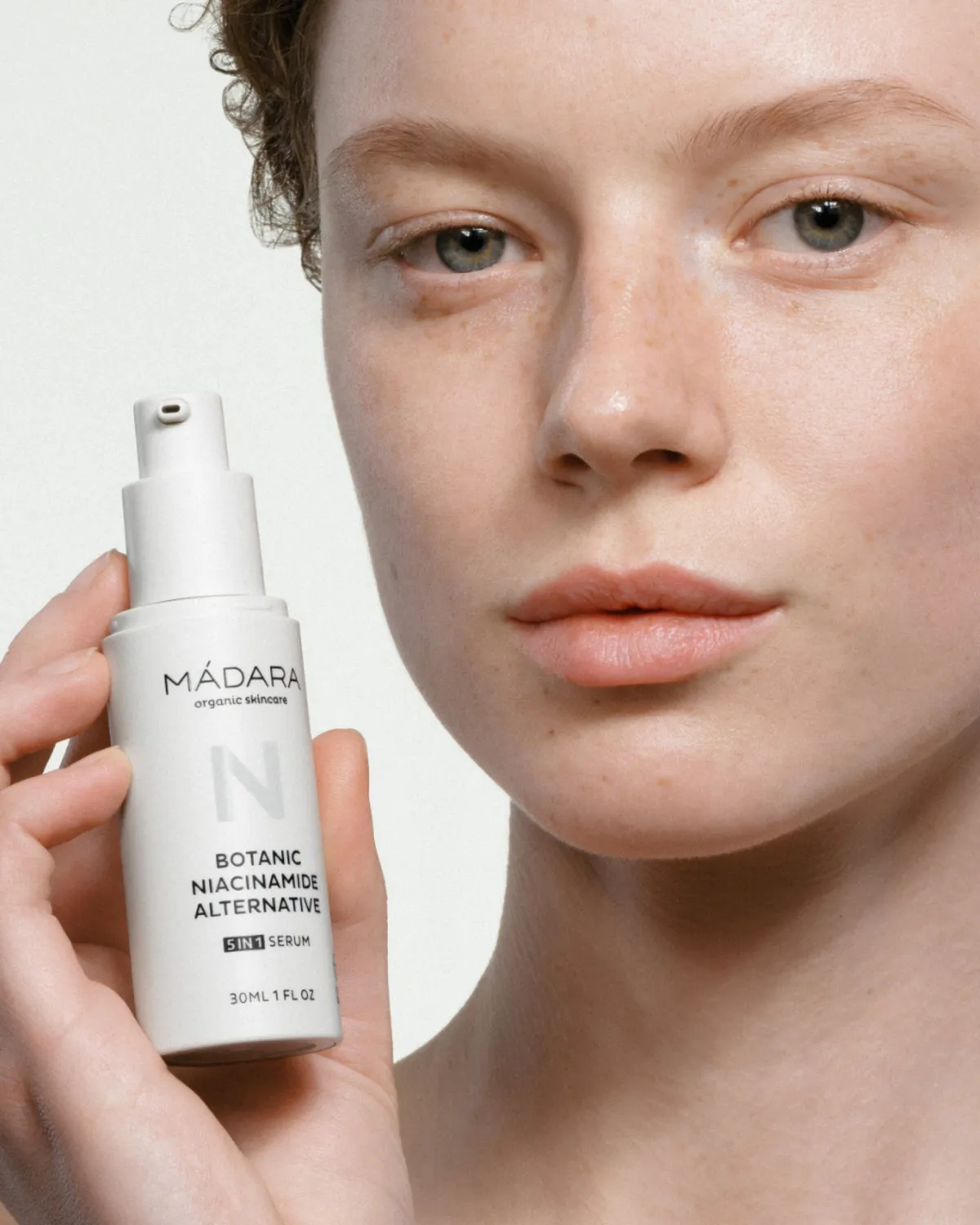 Mádara Alternative Niacinamide sérum 5-en-1 30 ml