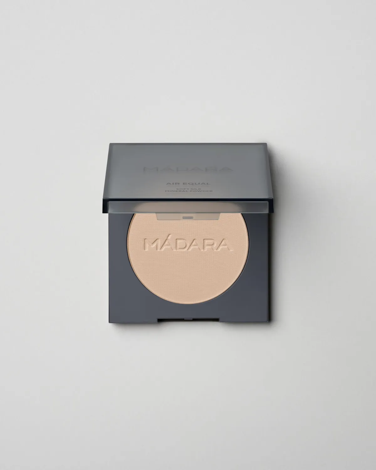 Mádara Soft Silk poudre minérale 9 g matifiant naturel