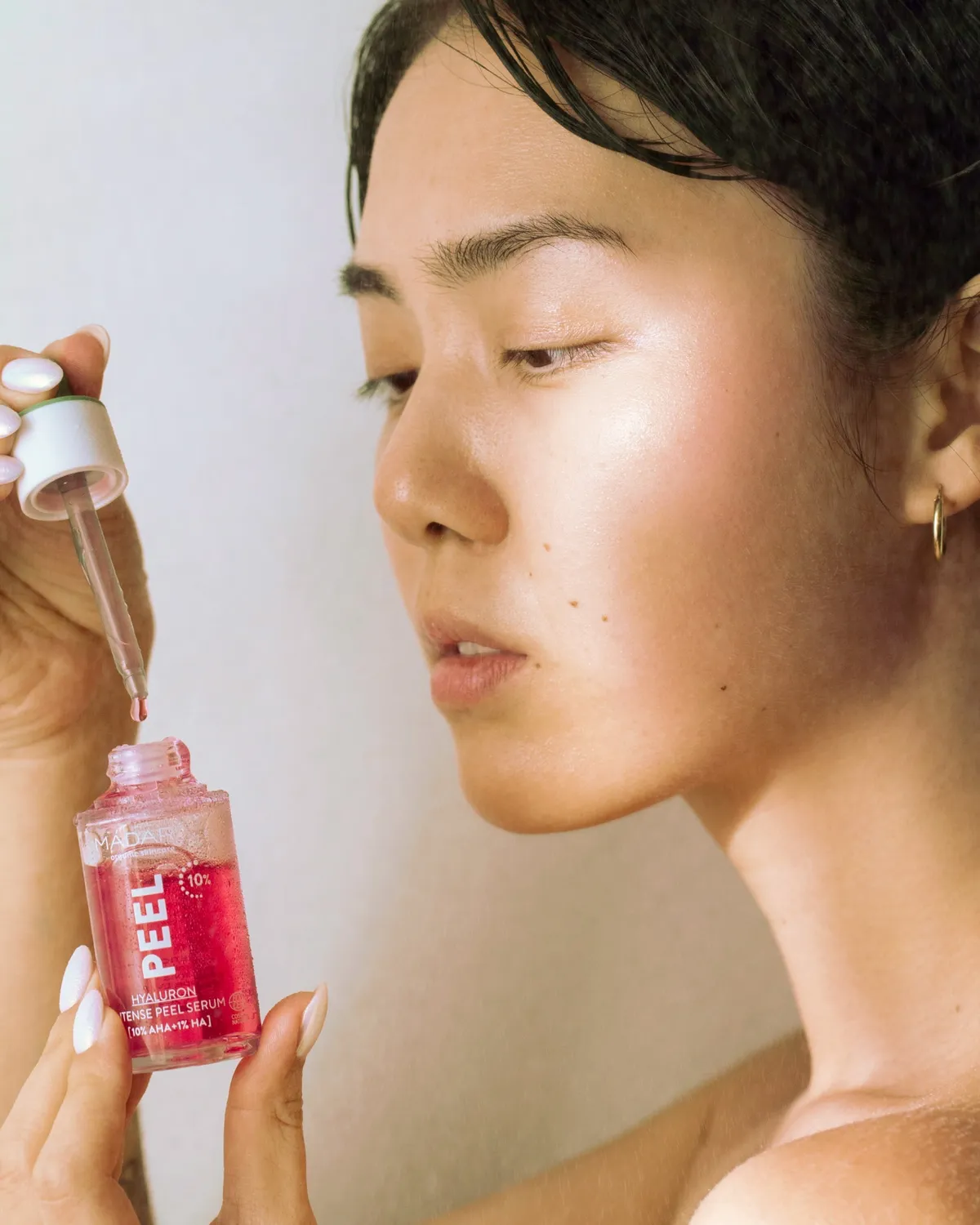 Mádara Hyaluron Intense Peel sérum nuit échantillon éclat