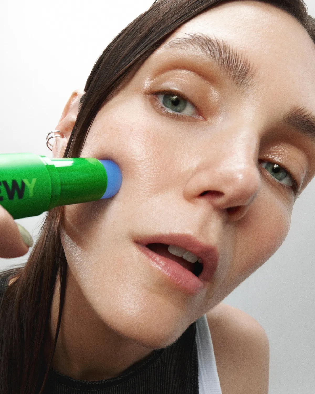 Mádara Dewy Hydra Caffeine sérum stick 11,5 g frais